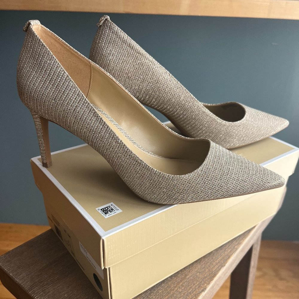 Women's Size 11 like NEW Michael Kors Gold Heels